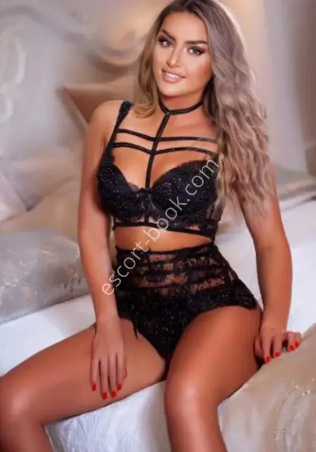Adelle Escortss, Kaukasisch