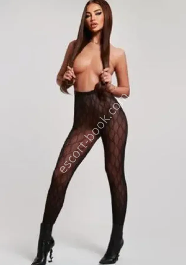 Celine Escortss, Caucasien