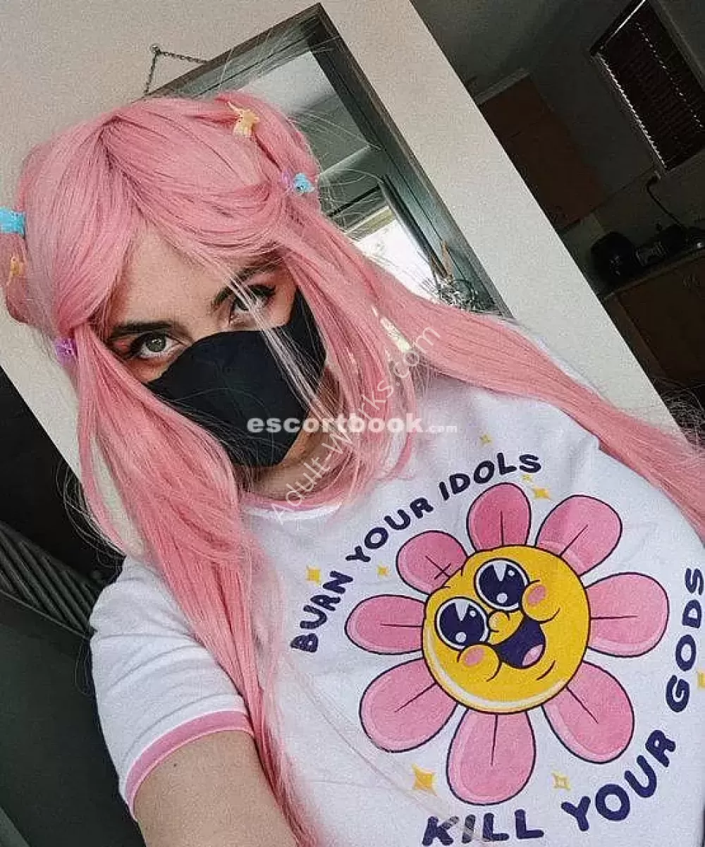 Mistress Zea, Kaukasisch