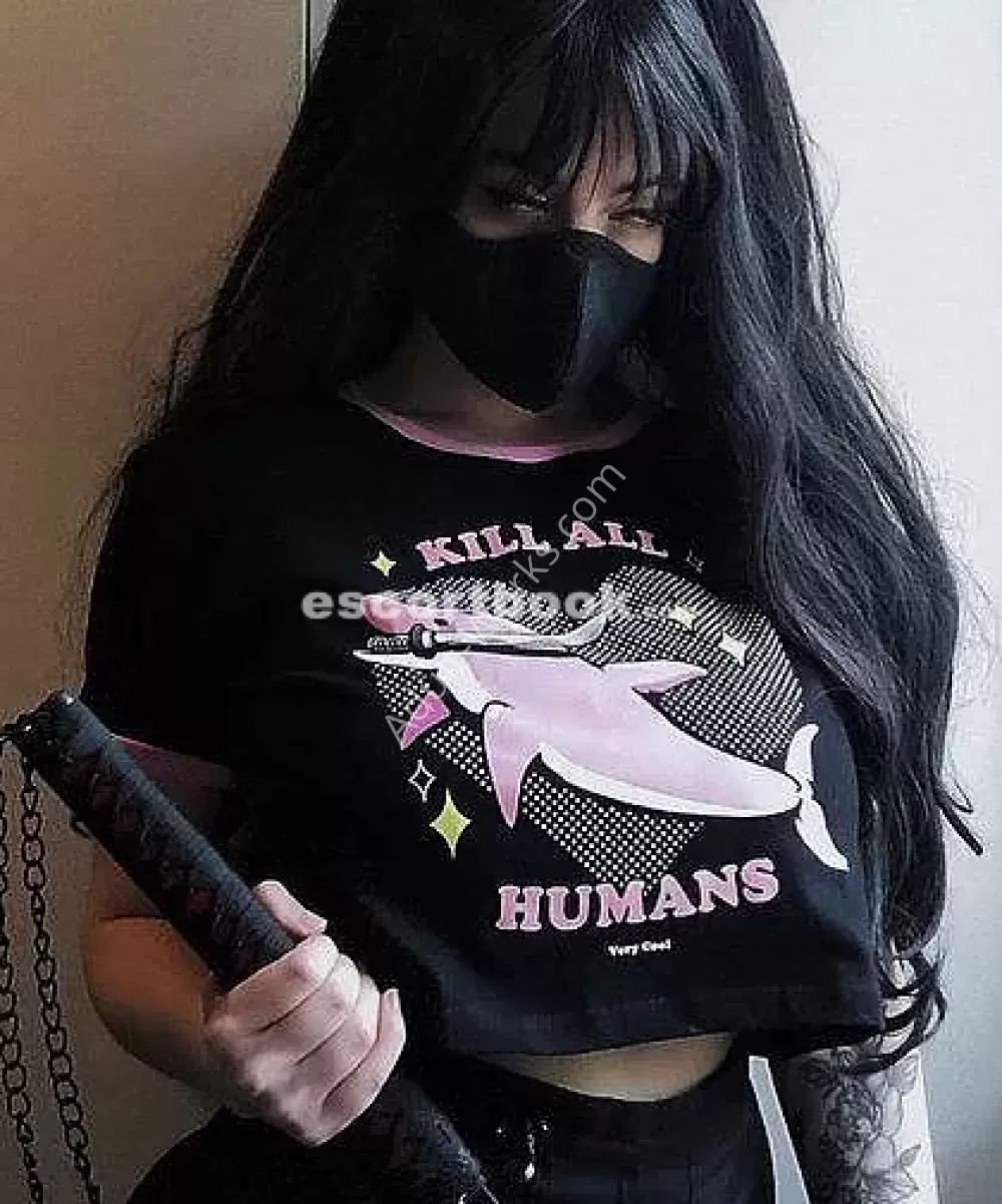 Mistress Zea, Kaukasisch