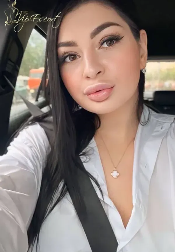 Luna, Caucasian