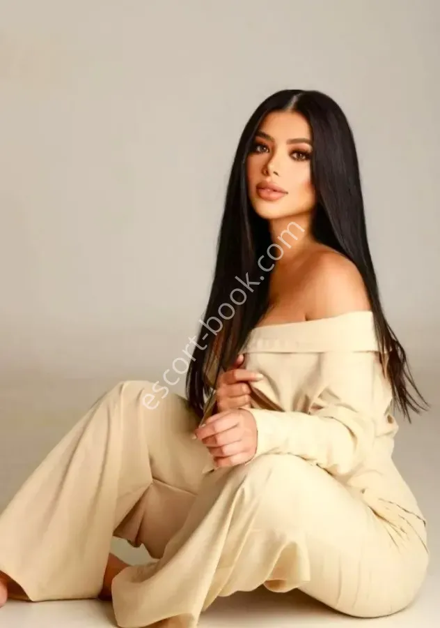 Laura, Latina